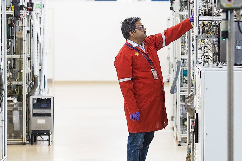 Shell operative reviews biomass to fuels meter readings