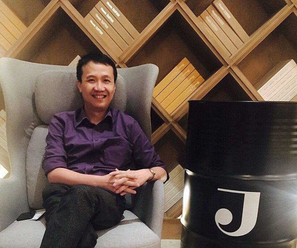 在椅子上坐着的人