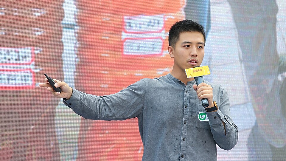中国本土体育初创企业MotionECO道兰环能创始人刘疏桐在台上演讲