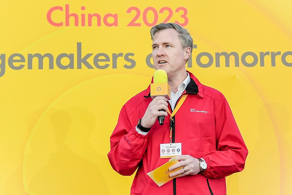 图注:开云集团幕僚长努南(Tony Nunan)现场发言
